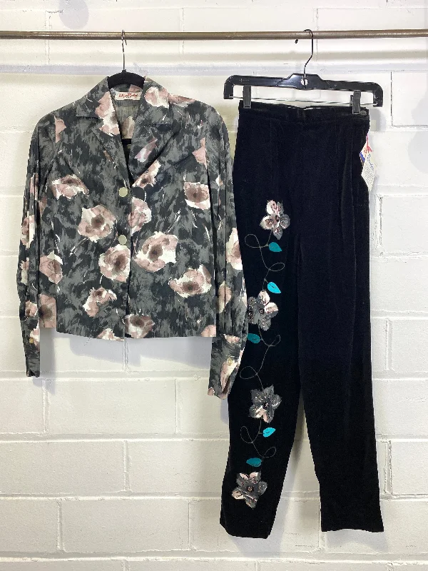 Vintage Deadstock 1950s 2-Piece Floral Blouse & Capri Pants Set, XS Collared Satin Blouse Vintage Deadstock 1950s 2-Piece Floral Blouse & Capri Pants Set, XS Collared Satin Blouse