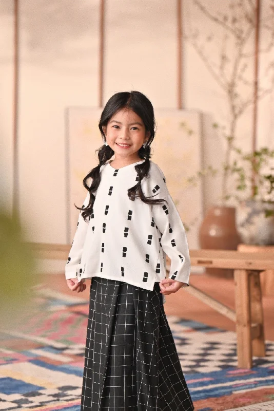 The Heiwa Selesa Blouse - Sora Elegant Peplum Blouse