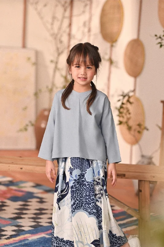 The Heiwa Selesa Blouse - Fog Blue Vintage Polka Blouse