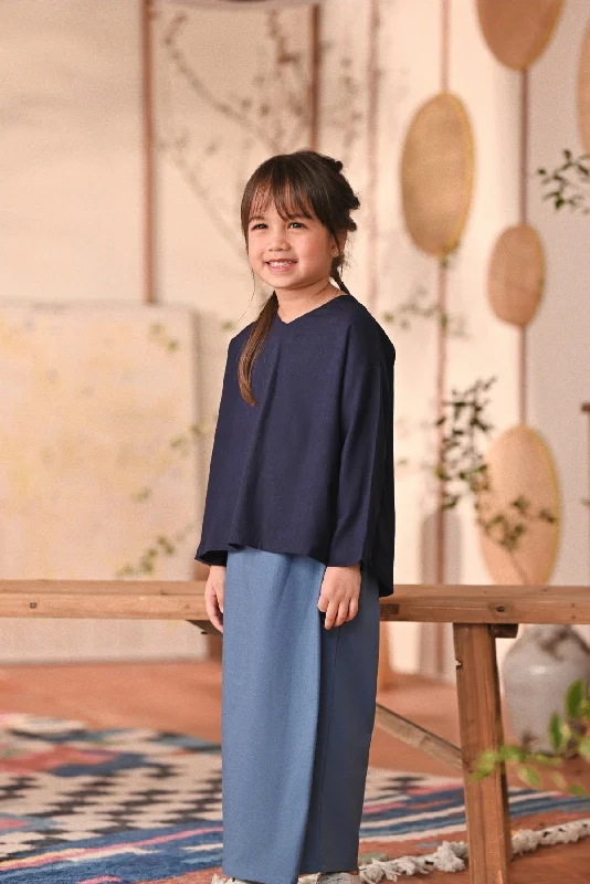The Heiwa Selesa Blouse - Navy Blue Casual Relaxed Blouse