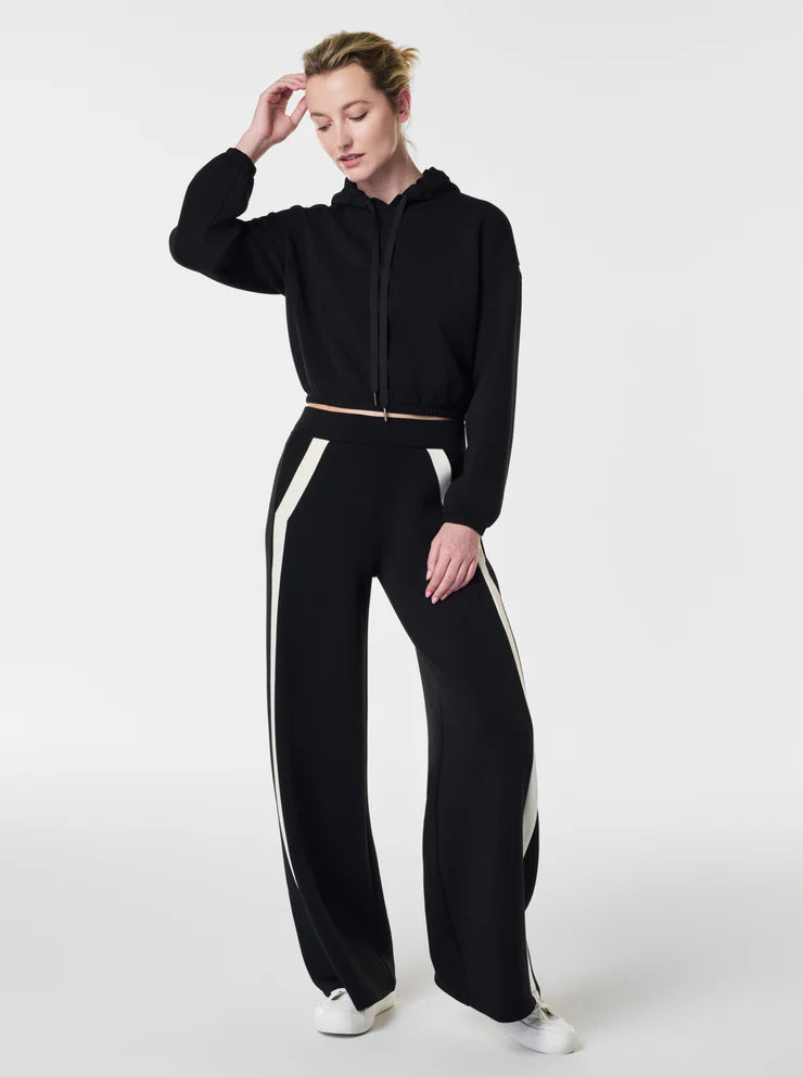 Airessential Cropped Hoodie Very Black - SPANX Hoodie with Full-Zip Functional Layering Airessential Cropped Hoodie Very Black - SPANX Hoodie with Full-Zip Functional Layering