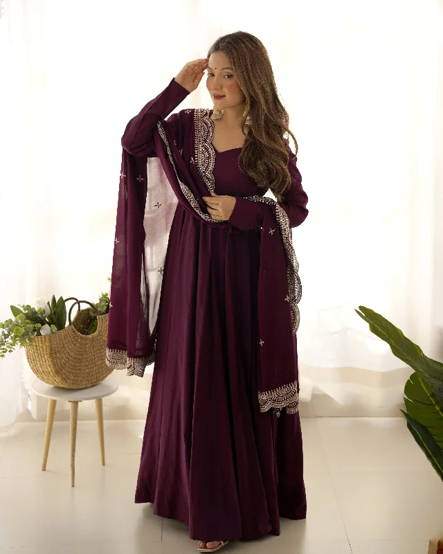 Lorenvalley Mauve Pure Roman Silk Chanderi Fabric Fully Flared Anarkali Pant With Dupatta Set - Wine Fashionable Tapered Leg Pants Lorenvalley Mauve Pure Roman Silk Chanderi Fabric Fully Flared Anarkali Pant With Dupatta Set - Wine Fashionable Tapered Leg Pants