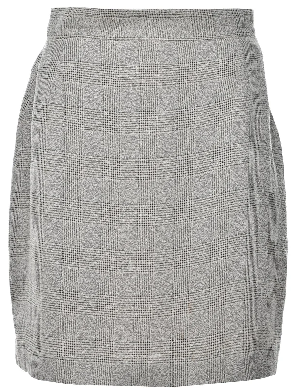 Checked Skirt - M ruffled skirt detail