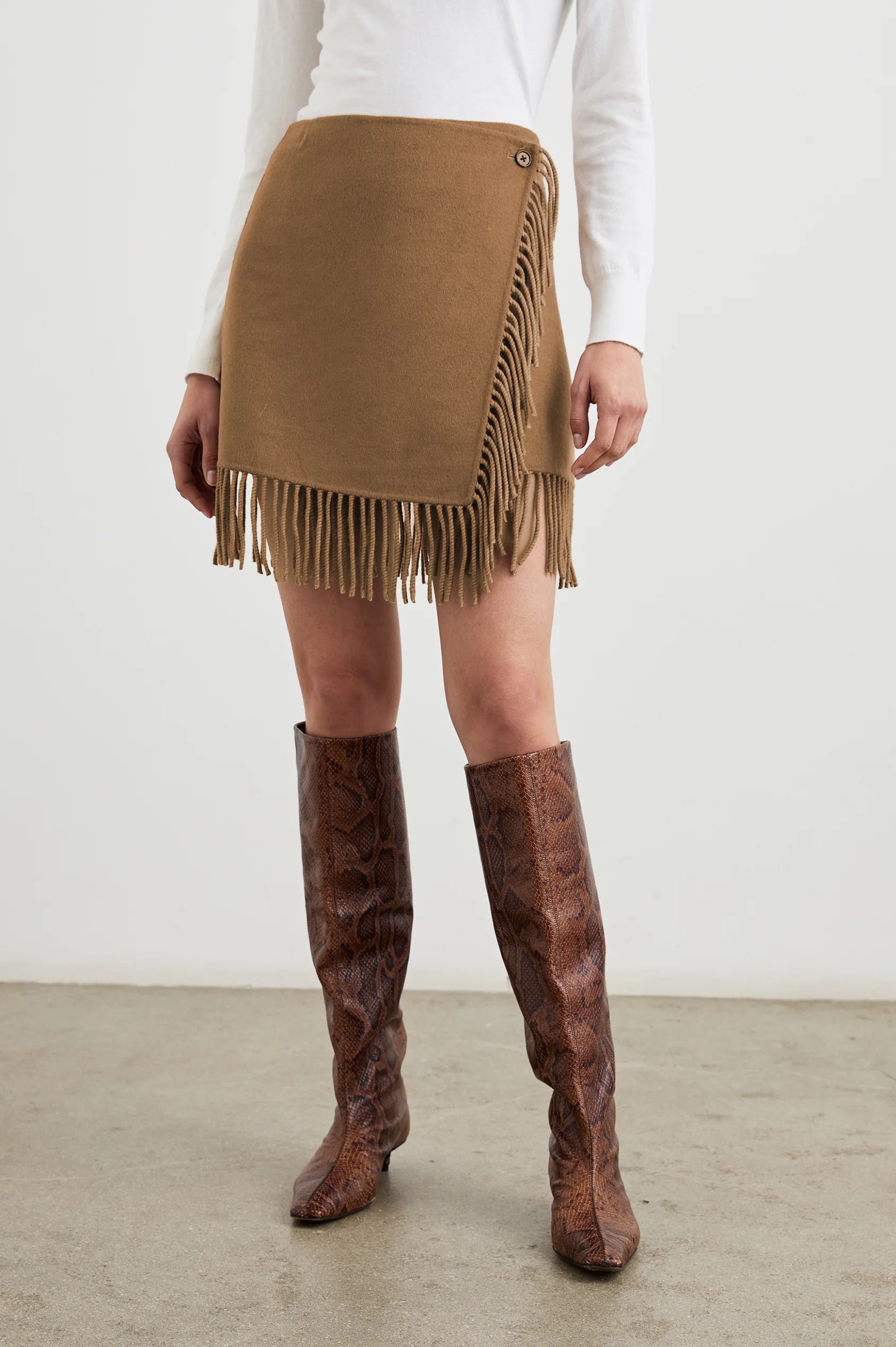 Camel Vista Skirt button skirt front