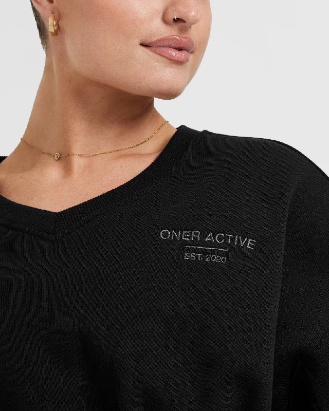 All Day Est 2020 Crop V-Neck Sweatshirt | Black