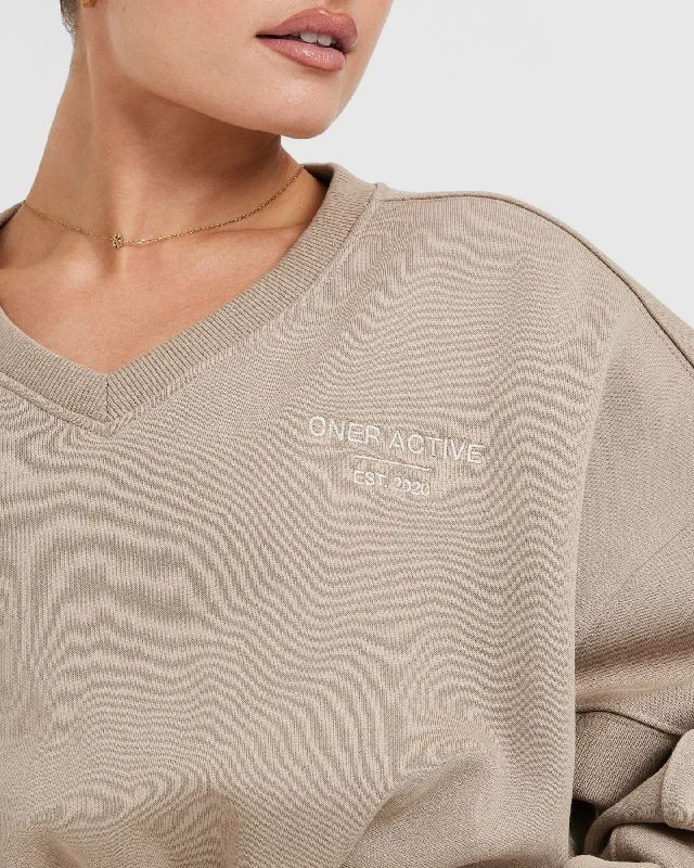 All Day Est 2020 Crop V-Neck Sweatshirt | Sandstone